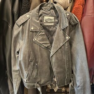 Levi's Gray Bomber Jacket with Classic Style